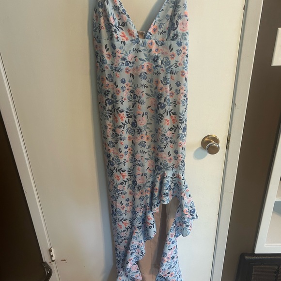 Lovers & Friends Dress with high slit. - Picture 1 of 3